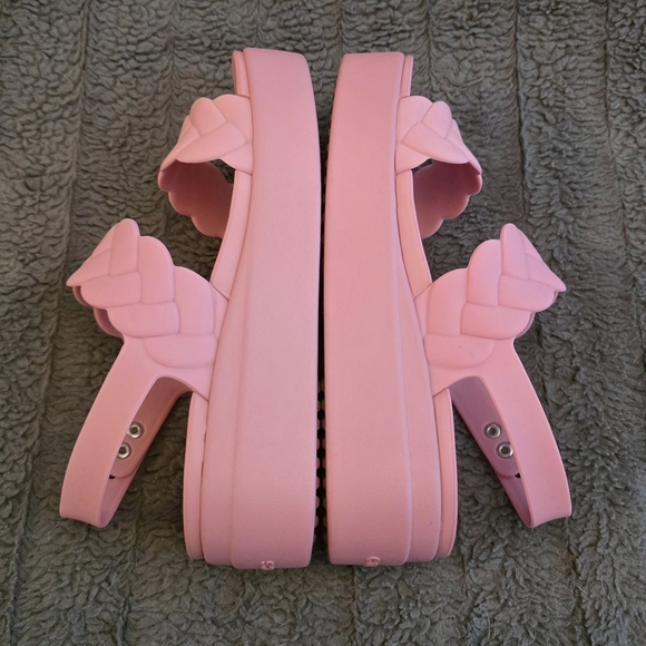 Crocs Brooklyn Woven Low Wedge (Size 7) - Picture 2 of 6